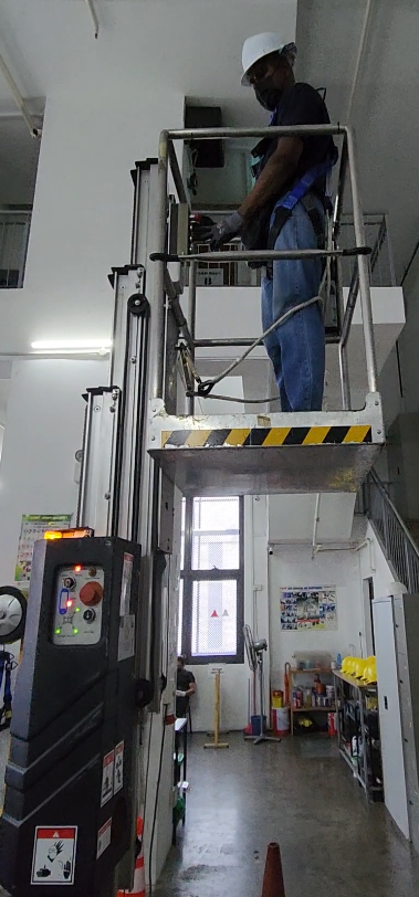 vertical personnel platform